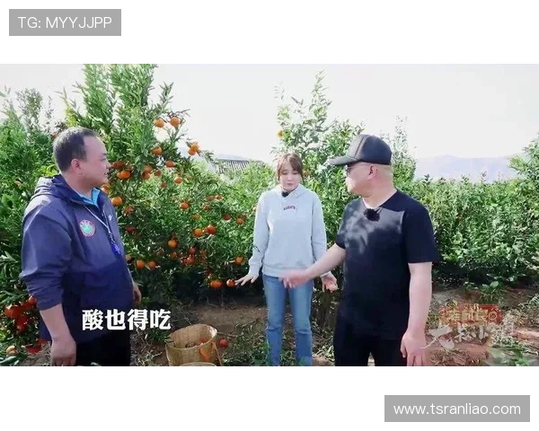 足球明星与老头的幽默互动视频引发网友热议笑声不断 足球明星与老头的幽默互动视频引发网友热议笑声不断