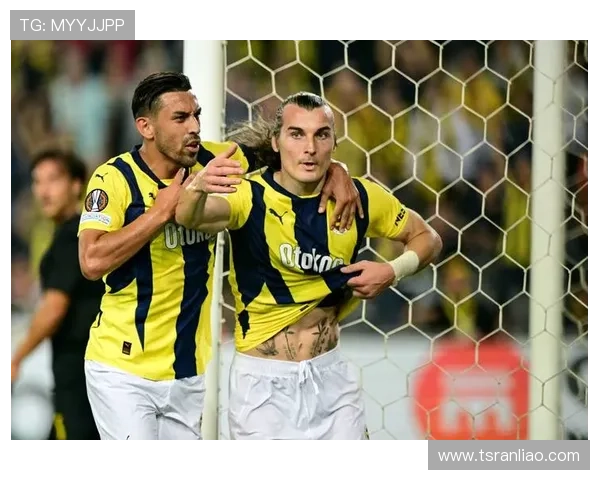 最近备受瞩目的足球明星们及其在赛场上的精彩表现与影响力分析 最近备受瞩目的足球明星们及其在赛场上的精彩表现与影响力分析