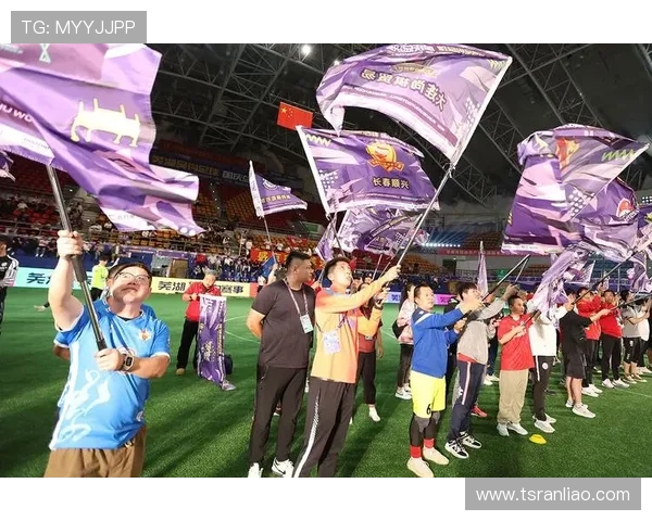 香港足球明星队莅临芜湖展开友谊赛助力地方足球发展与交流活动 香港足球明星队莅临芜湖展开友谊赛助力地方足球发展与交流活动