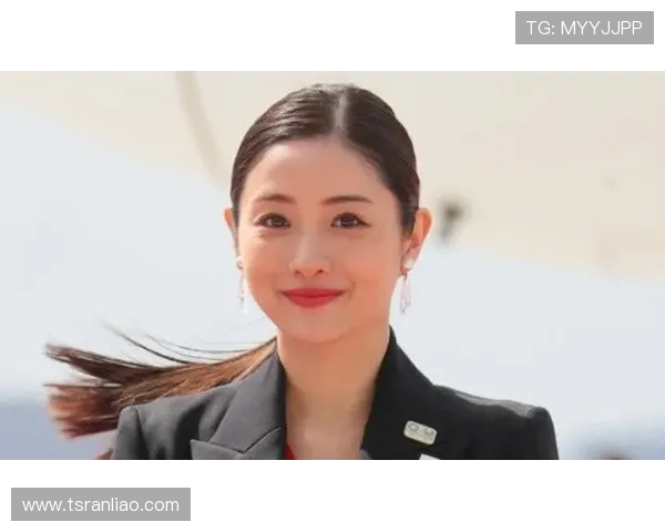 日本足球明星女性面相特征分析与魅力探讨